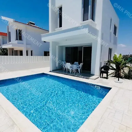 Colonean Beach Villas * Lárnaka