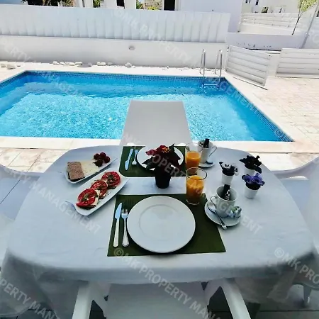 Colonean Beach Villas Lárnaka
